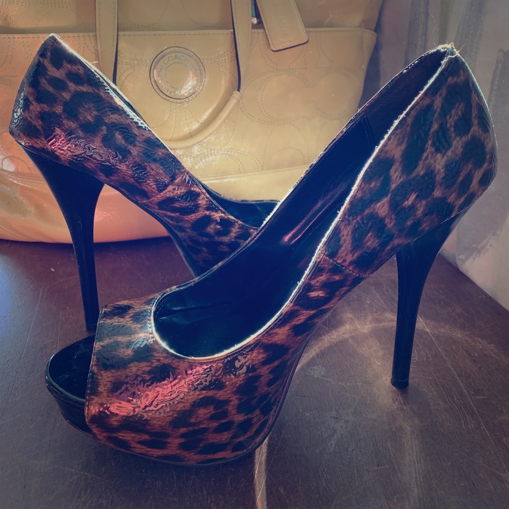 Leopard print peep-toe platform high heels!